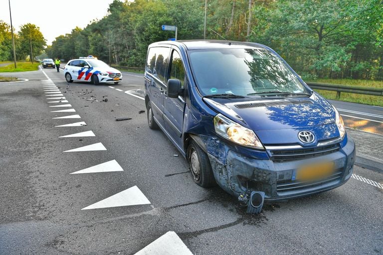 Het ging mis op de kruising van de Kempervennendreef met de N69 in Valkenswaard (foto: Rico Vogels/SQ Vision).