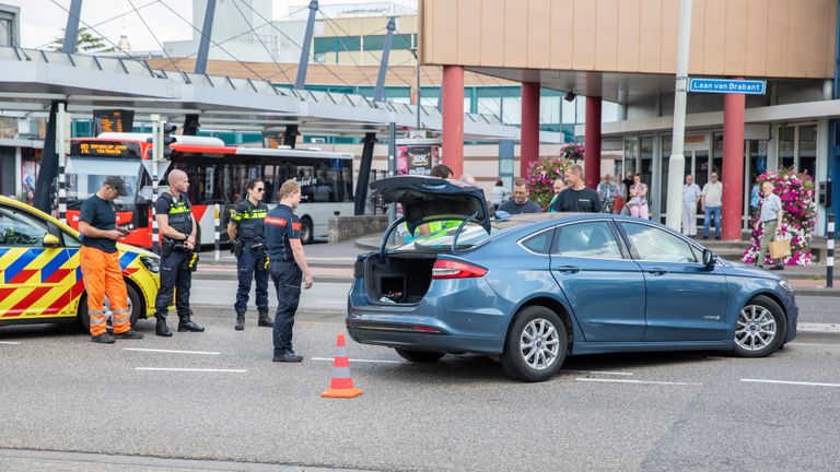 Het ongeluk trok wat bekijks (foto: Christian Traets/SQ Vision).