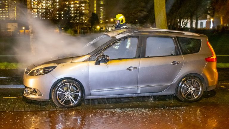 De auto is waarschijnlijk total loss (foto: Rijnhout Media)