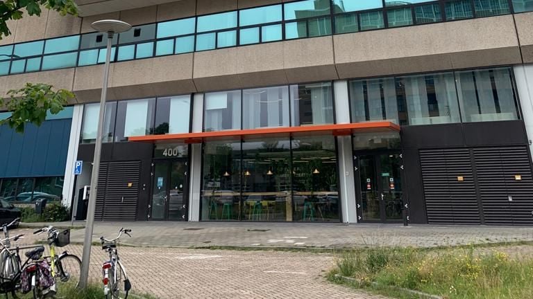 In het Microlab in Eindhoven vindt vanaf vrijdag de eerste opvang plaats (foto: Niels Braat).