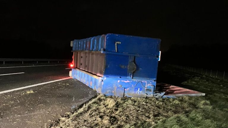 Container van aanhanger afgewaaid (Foto; Rijkswaterstaat)