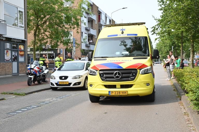 De Sint Ignatiusstraat werd na de aanrijding afgezet (foto: Perry Roovers/SQ Vision).