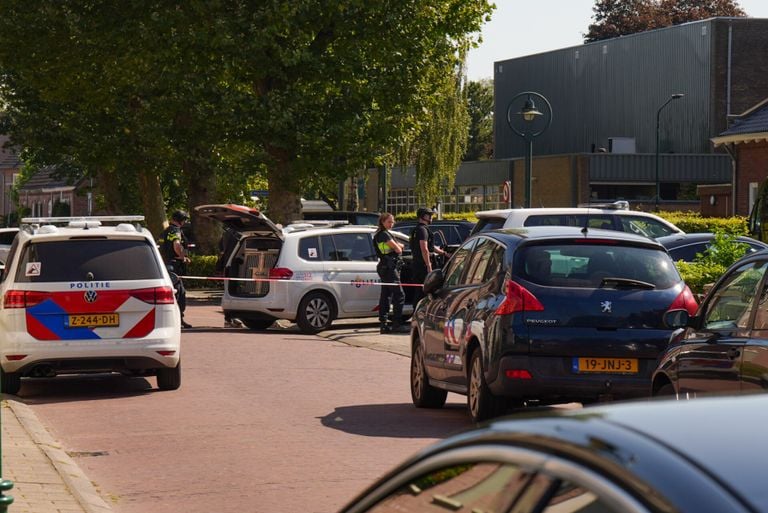 Drukte rond de Pater Vogelsstraat in Beek en Donk (foto: Harrie Grijseels/SQ Vision). 