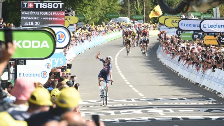 De vinger naar de hemel, etappewinst in de Tour (foto: OrangePictures).