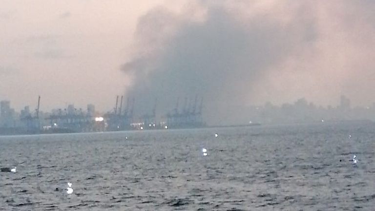 Veel rook na de ontploffing (foto: Thomas van Druenen).