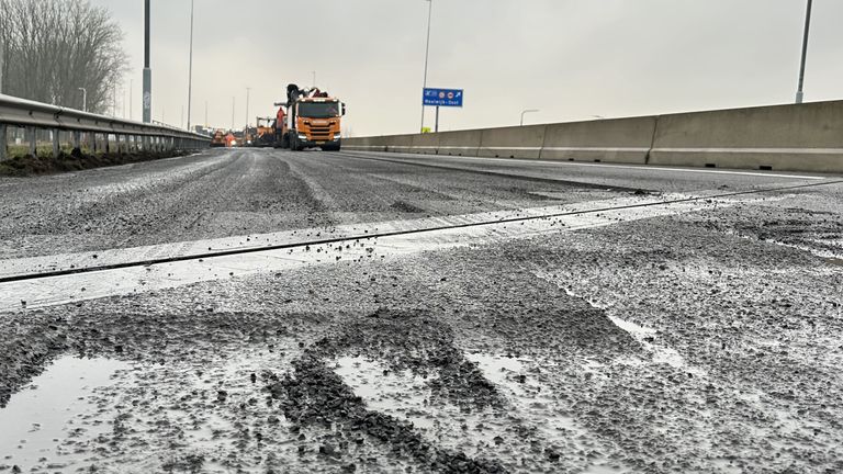 Werk aan de A59 (Foto: Alain Heeren)