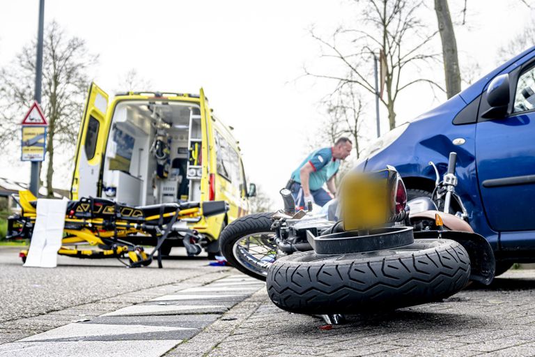 Motorrijder gewond bij ongeluk in Oosterhout (foto: Eye4images)