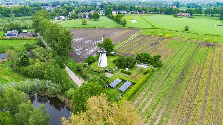 Deze oude molen in het buitengebied van Sint-Michielsgestel staat te koop (foto: Funda)