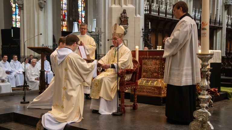 Martijn Derks tijdens de diakenwijding (foto: bisdom Den Bosch).