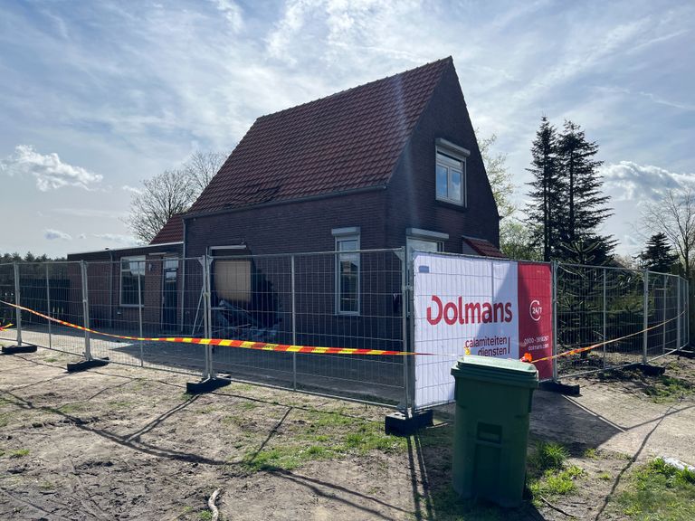 De hekken om het huis in Oostelbeers. (foto: Omroep Brabant)