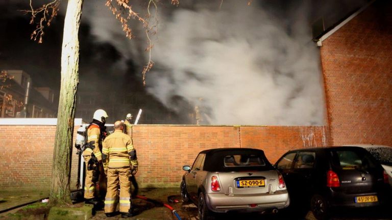 Bij de brand kwam veel rook vrij (foto: Bart Meesters/SQ Vison Mediaprodukties).