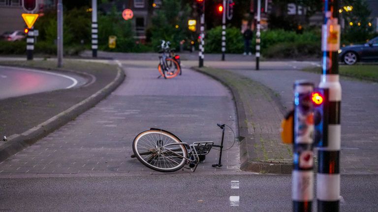 De aanrijding vond plaats op de kruising van de Boschdijk met de Kronehoefstraat in Eindhoven (foto: SQ Vision).