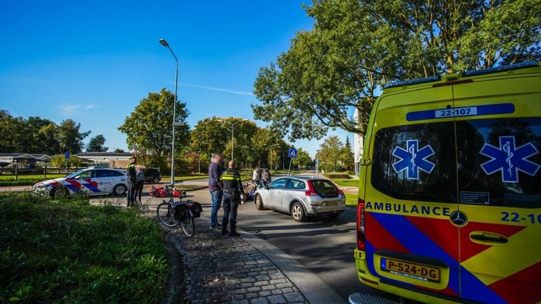 De man op de motor zou over het hoofd gezien zijn door een automobilist die de rotonde wilde oprijden (foto: SQ Vision).