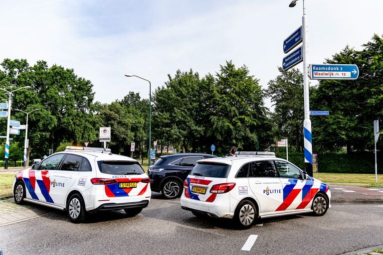 De politie is op zoek naar de bestuurder van de auto (foto: Marcel van Dorst/Eye4Images).