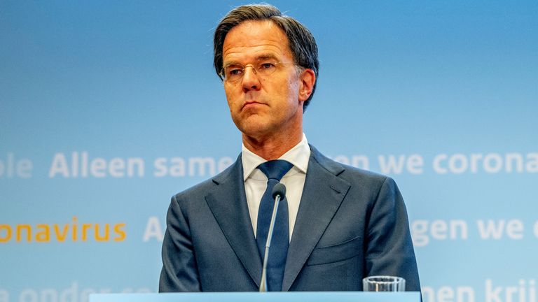 Mark Rutte tijdens een van de vele coronapersconferenties (foto: ANP 2021/Robin Utrecht).