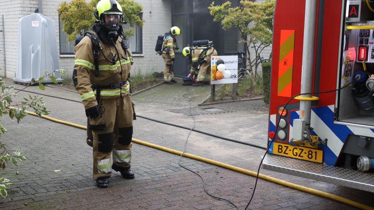 De brandweer had de situatie in Sint Oedenrode snel onder controle (foto: Sander van Gils/SQ Vision).