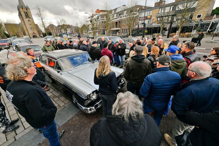 Vrienden van Jack Rombouts nemen afscheid (foto: Rico Vogels/SQ Vision). 