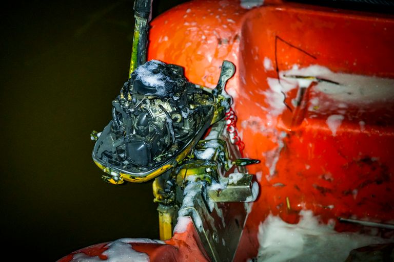 Van wie de boot is en of er iemand op zat toen die vlam vatte, is vooralsnog niet duidelijk (foto: SQ Vision).