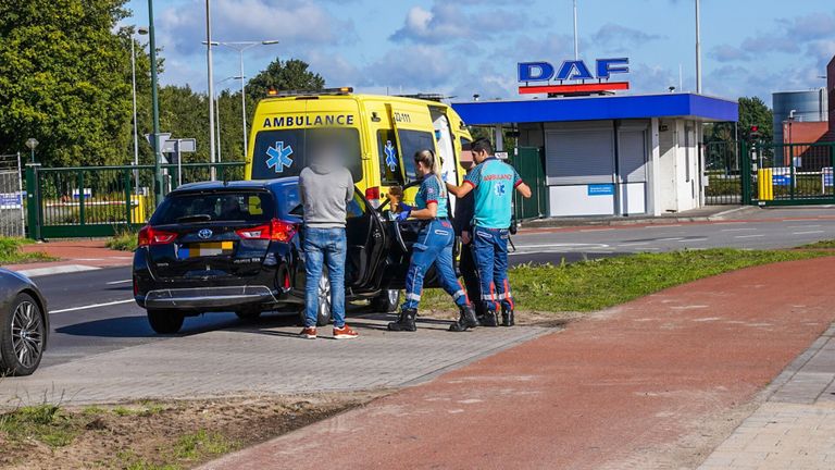 De aanrijding vond plaats op De Hooge Akker in Geldrop (foto: Dave Hendriks/SQ Vision).