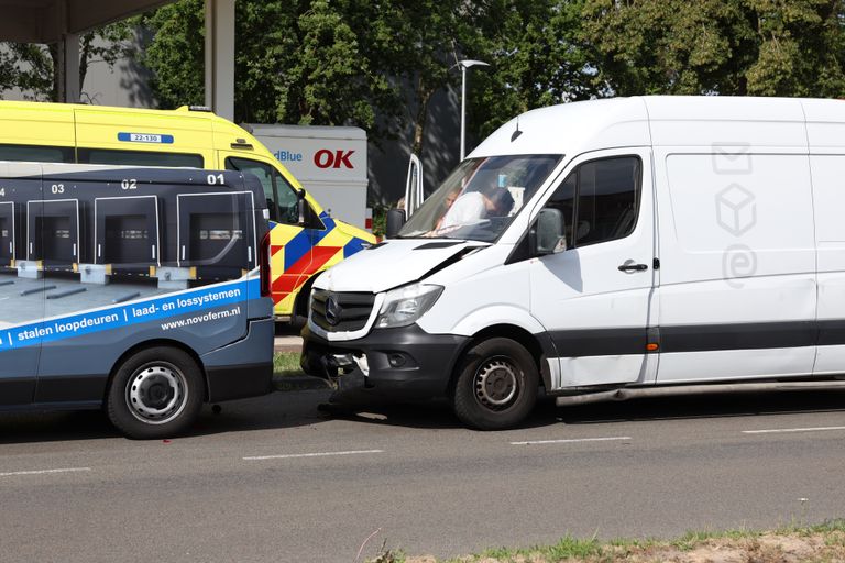 Twee van de wagens die bij het ongeluk waren betrokken (foto: Sander van Gils/SQ Vision).