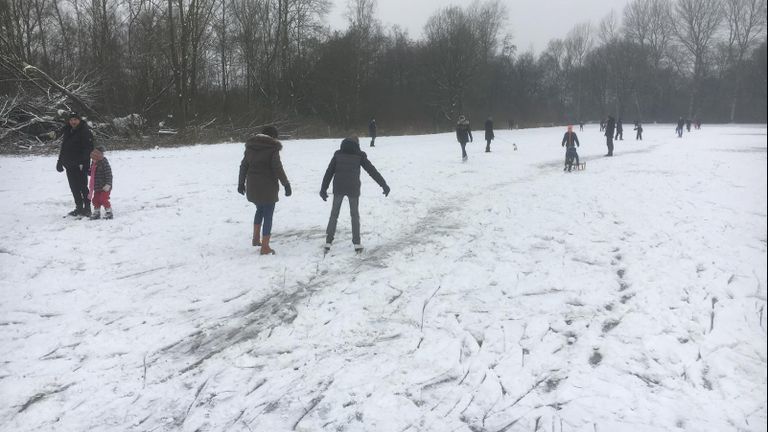 Schaatsers in 2018 op het ijs bij Boer Kuijpers (foto: Anouk Lambregts)