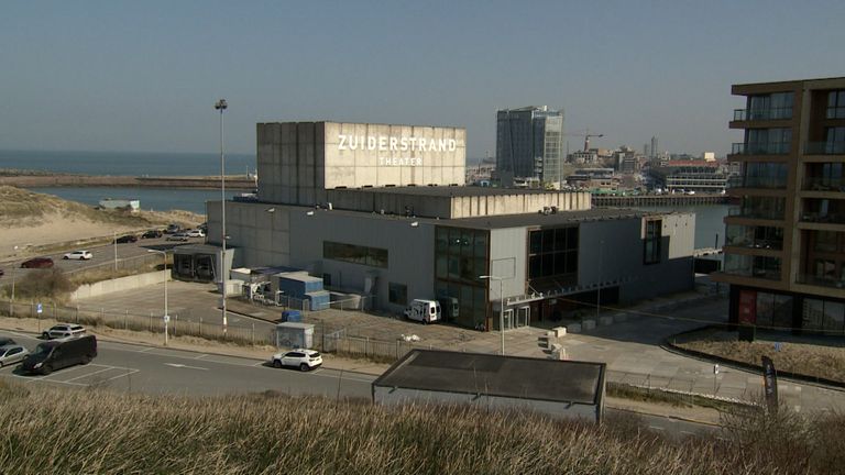 Het Zuiderstrandtheater in Scheveningen (foto: Omroep West).