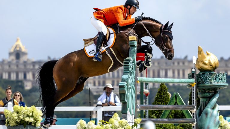 Harrie Smolders in actie tijdens het individueel springen (Foto: ANP)