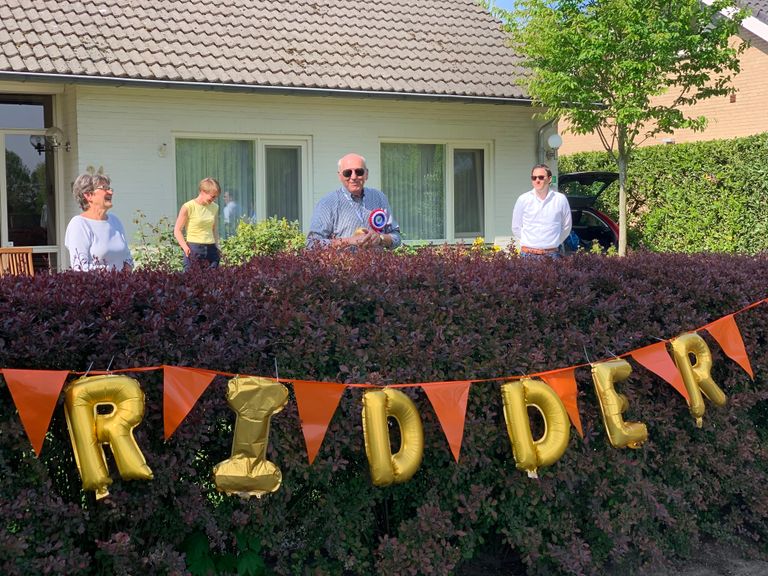 Carel van Genugten (tweede van rechts) is één van de drie ridders in Mill en Sint Hubert (foto: Verrassend Platteland Van Cuijk). 