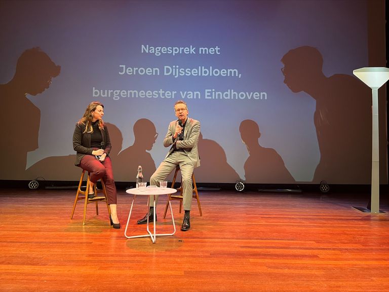 Dijsselbloem aan het woord in het gesprek na de voorstelling. 