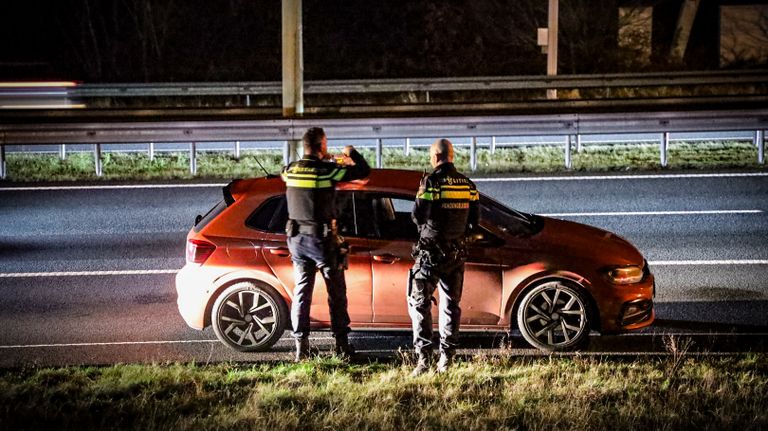 De verdachten werden aangehouden op de A50 bij Arnhem (foto: Persbureau Heitink).