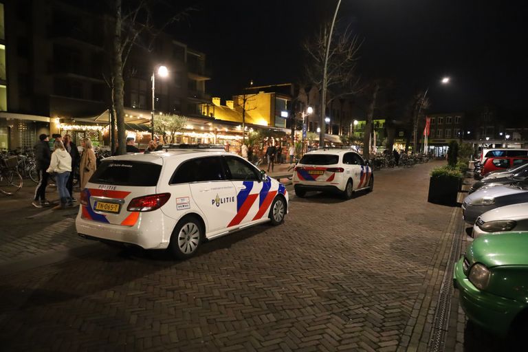 De politie onderzoekt wat er gebeurde op de Markt in Uden (foto: Kevin Kanters/SQ Vision).