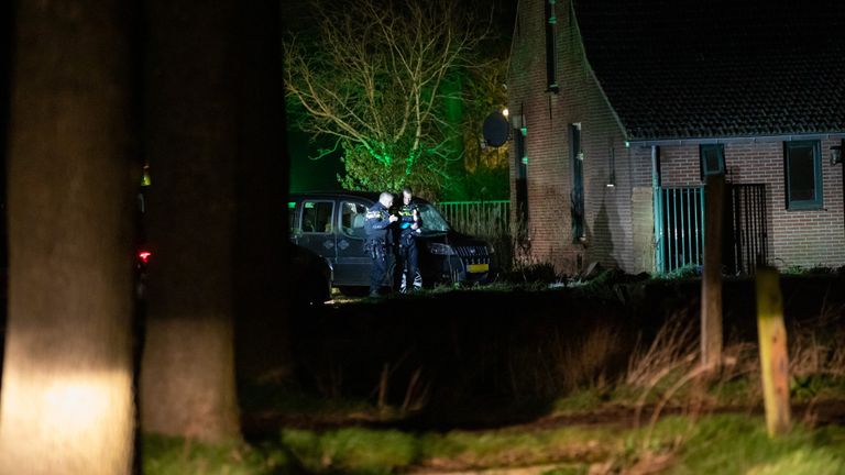 Politieonderzoek na de vondst van de dode in Wouwse Plantage (foto: Christian Traets/SQ Vision).