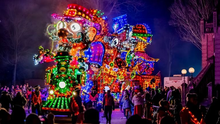 Heel de regio is uitgelopen voor de Verlichte Optocht in het Knollenrijk (foto: EYE4images/Marcel van Dorst)