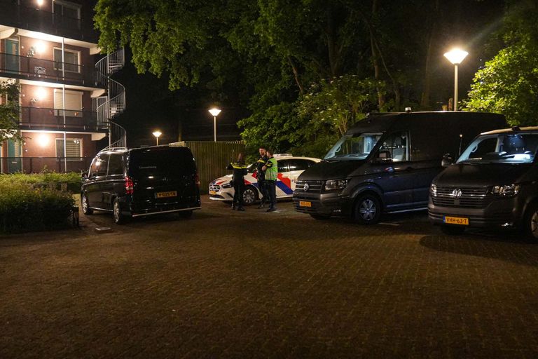 Het onderzoek aan de Jan Steenlaan in Helmond vond plaats na de vondst van een dode (foto: Harrie Grijseels/SQ Vision).