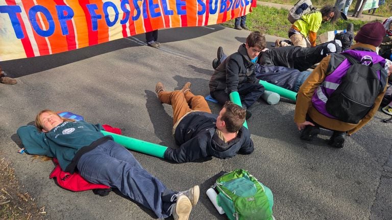 De blokkade bij de Amercentrale (foto: Noël van Hooft).