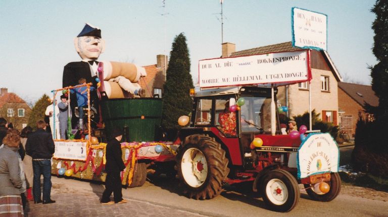 De optocht in Olliedonk in de hoogtijdagen (Foto: C.V. De Olliedonkers)