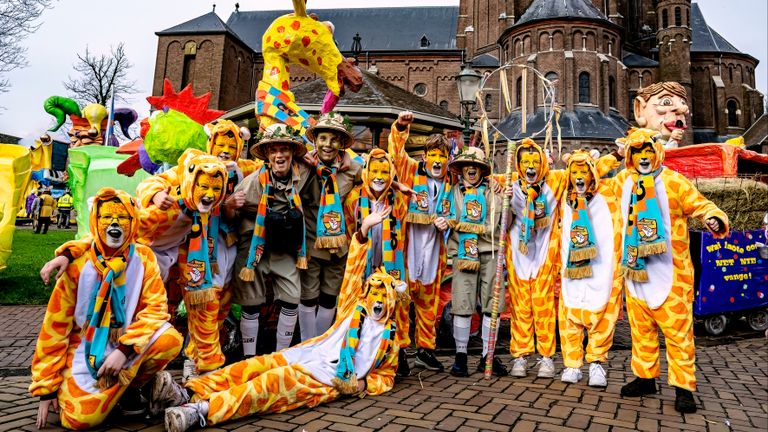 De grote carnavalsoptocht op Den Haaykaant (Raamsdonk)(foto: EYE4images).