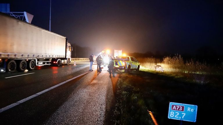 Het ongeluk gebeurde op de A73 bij Rijkevoort (foto: SK-Media).