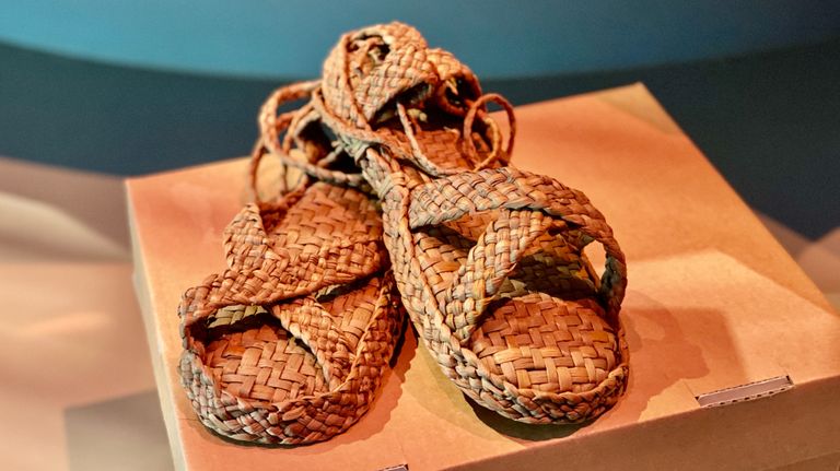 Schoenen gemaakt van touw (foto: Jan Peels)