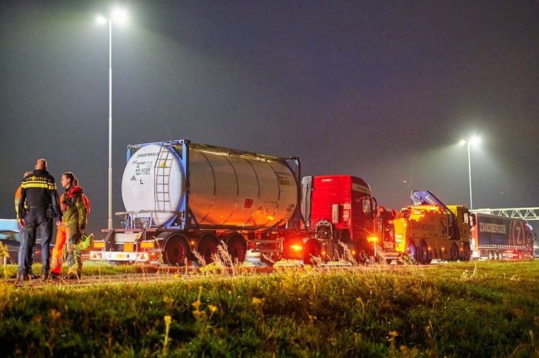 Politie en een bergingsbedrijf werden ingeschakeld (Tom van der Put/SQ Vision).