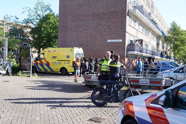 De bestuurder van de fatbike werd in een ambulance naar een ziekenhuis gebracht (foto: Bart Meesters).