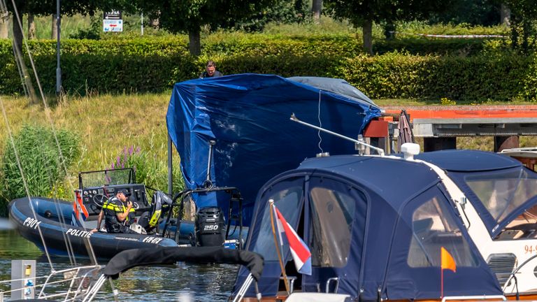 Hulpdiensten zijn ter plekke. Foto: Marcel van Dorst / SQ Vision.