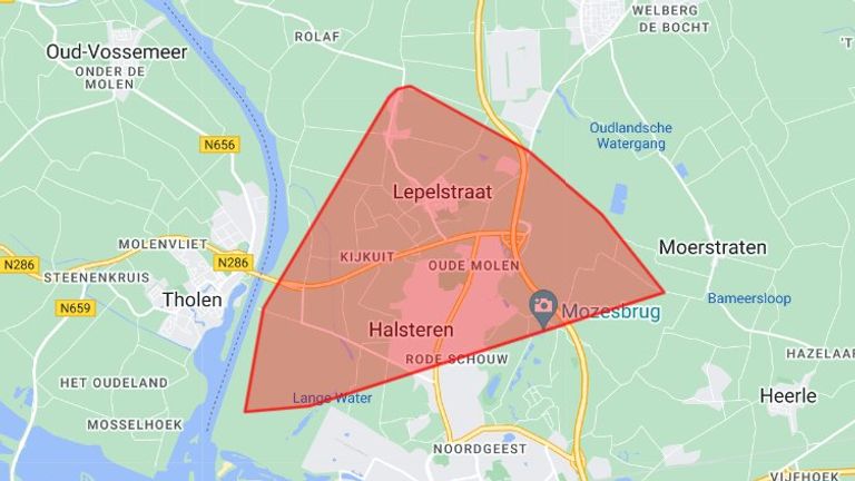 De stroomstoring in Halsteren ontstond rond halftwaalf zaterdagochtend (foto: X/Enexis).