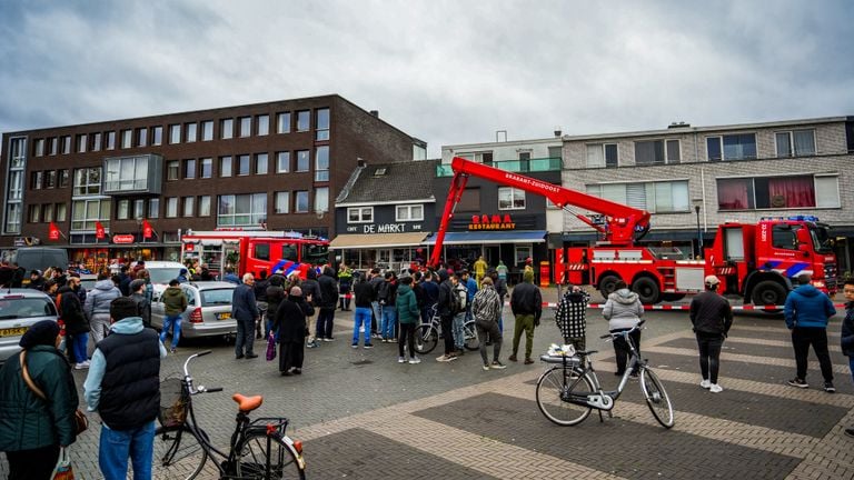 De brand in het restaurant in Eindhoven trok veel bekijks (foto: SQ Vision).