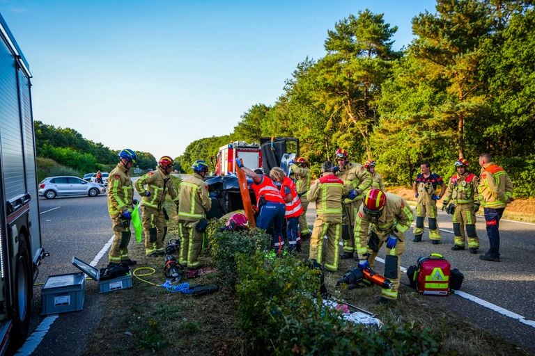 Er waren veel hulpverleners op de been (foto: Persbureau Heitink).