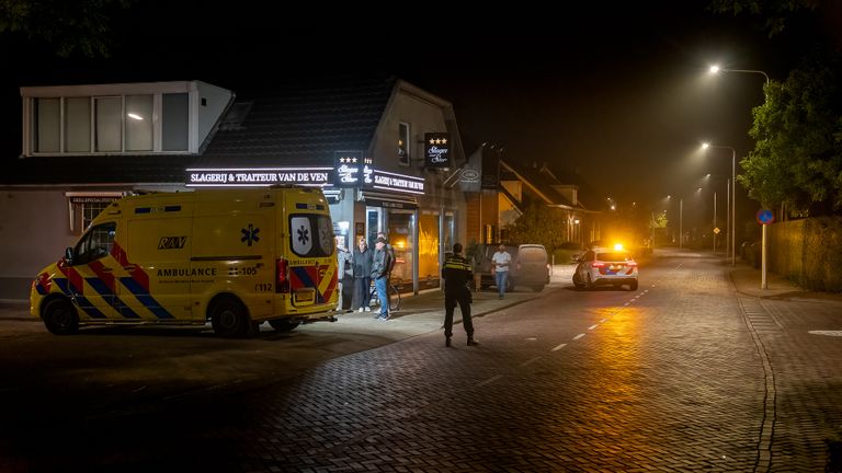 Het ongeluk gebeurde op de kruising Akkerstraat met de Julianastraat in Vlijmen (foto: Iwan van Dun/SQ Vision).