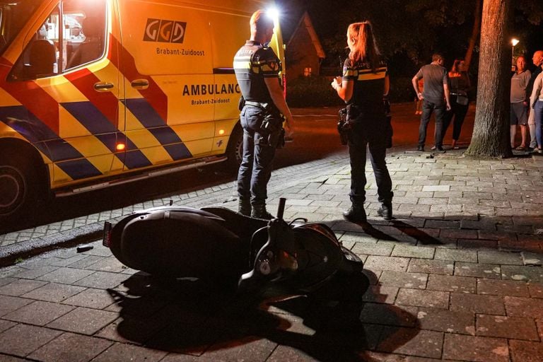 Hoe de aanrijding op de Lucas Gasselstraat in Helmond kon plaatsvinden, wordt onderzocht (foto: Harrie Grijseels/SQ Vision).