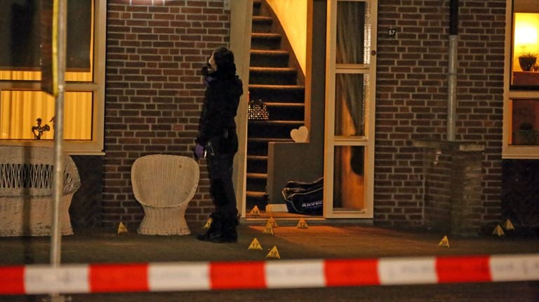 Politie doet onderzoek na de schietpartij in 2016 in Kaatsheuvel (foto: Erik Haverhals/FPMB).