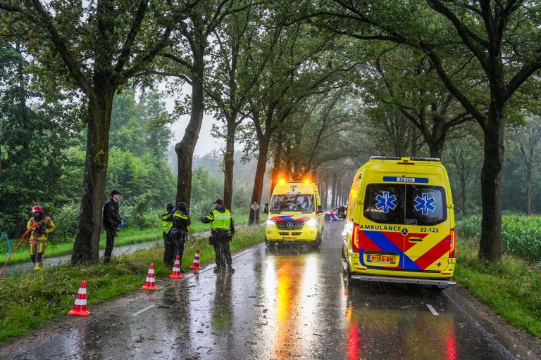 Bij het ongeluk op de Lieropsedijk in Someren was geen ander verkeer betrokken (foto: Dave Hendriks/SQ Vision).