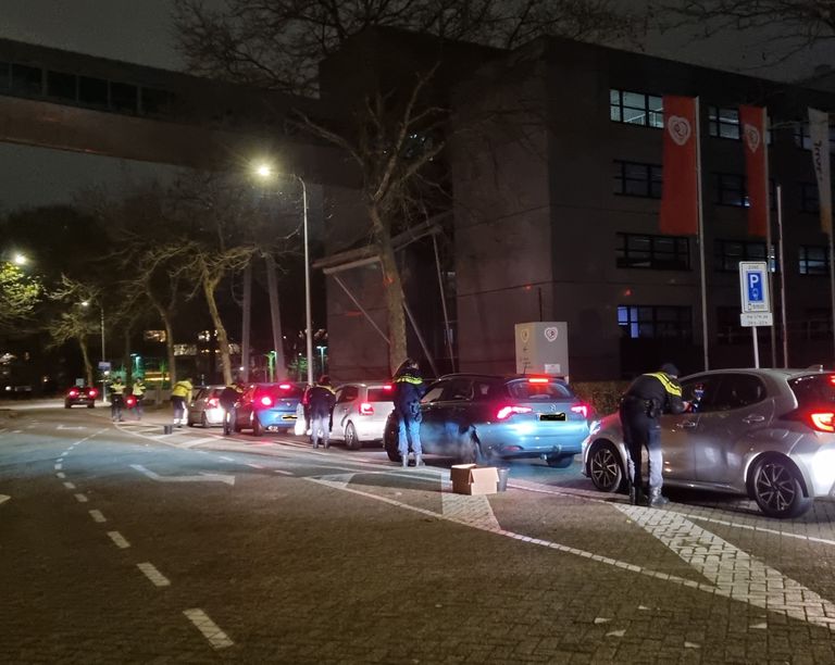 De alcoholcontrole vond plaats op de Ringbaan-West in Tilburg (foto: X/politie Tilburg en omstreken).